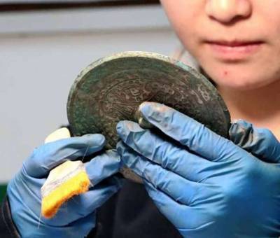 В Китае нашли 80 бронзовых зеркал 2000-летней давности