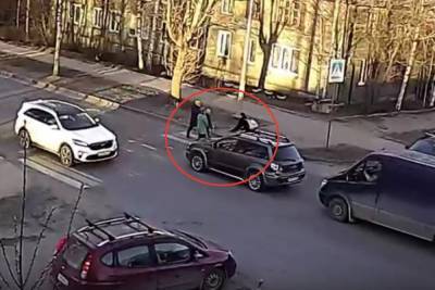 Велосипедист сбил пешехода в столице Карелии