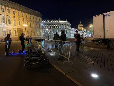 В Петербурге перед новым митингом в защиту Навального начали оцеплять центр города