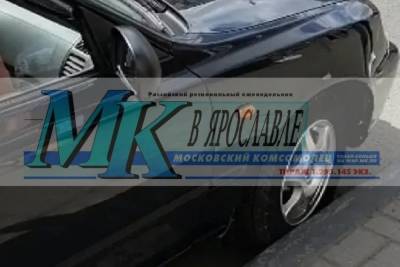 В Ярославле горожанам пришлось спасать ребенка из запертой машины