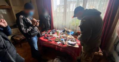 Под Харьковом задержали мужчину, который покупал оружие через интернет и сам собирал (ФОТО)