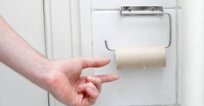 В рижских общественных туалетах дефицит мыла и бумаги: все воруют