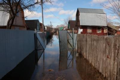 Разлившаяся река подтопила более 50 дворов в частном секторе в Уфе