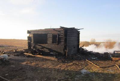 Следователи опрашивают жителей деревни Тверской области, где в огне пожара погибли два человека