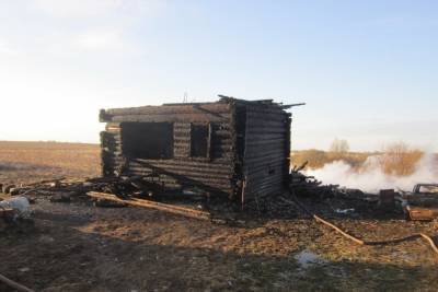 Женщина и мужчина не смогли выбраться из горящего дома в Тверской области