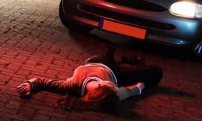 В Петрозаводске 17-летний водитель сбил девушку и скрылся