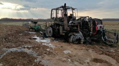 В Круглянском районе в поле сгорел трактор