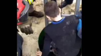 В Киеве маленький мальчик провалился в глубокий колодец: видео