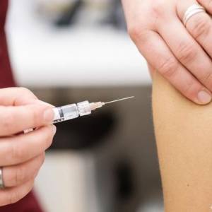 От COVID запорожцев прививают тремя вакцинами