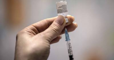 В Украине отменили вакцинацию от коронавируса вне очереди: в Минздраве объяснили, кого будут прививать остатками