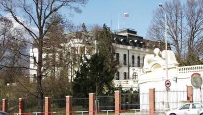 Власти Праги потребовали от российского посольства вернуть часть парка