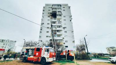 В Севастополе из горящей многоэтажки спасли четверых