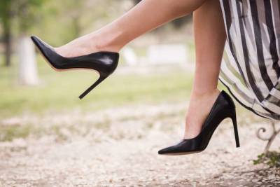 Медики назвали самую опасную для здоровья обувь