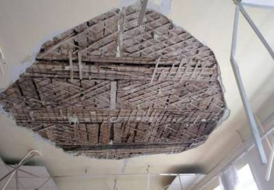 Потолок рухнул на детей в школе в Армавире