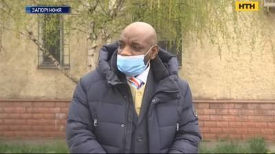 Расовый скандал в Запорожье: таксист отказался везти темнокожего - news.bigmir.net - Запорожье - Конго