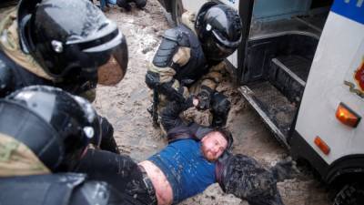 Главными страхами россиян стали действия полиции и судов в связи с протестами