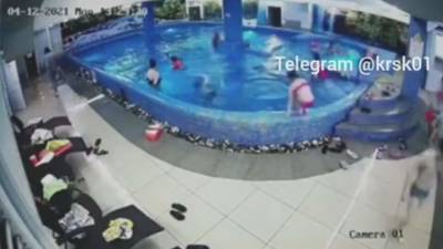 Момент гибели школьницы в аквацентре попал на видео