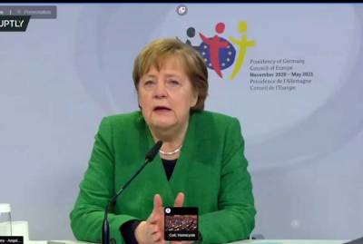 Меркель назвала ситуацию на Донбассе и в Крыму "более чем тревожной"
