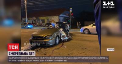 В Харькове "Ланос" на большой скорости врезался в два автомобиля: водитель не выжил