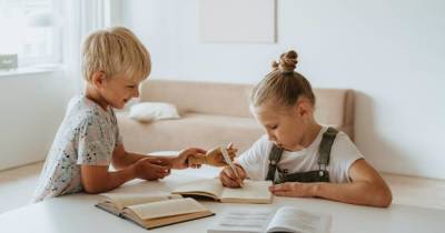 Никаких денег за домашнюю работу или учебу: главные принципы в воспитании детей известного психолога