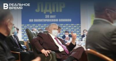 Жириновский предложил принимать в вузы только при наличии прививки от коронавируса