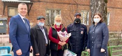 В Красногорске полицейские совместно с общественником при УМВД навестили ветеранов органов внутренних дел