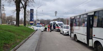 Локдаун в Киеве – водитель маршрутки 720 набросился на полицейских, остановивших его за нарушение карантинных норм - фото - ТЕЛЕГРАФ