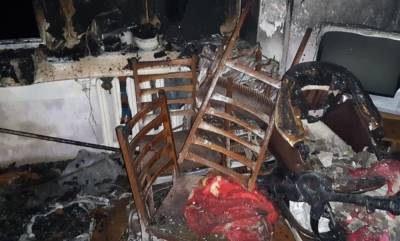 Огонь охватил дом на Львовщине, первые детали ЧП: "В квартире с мамой были трое детей"