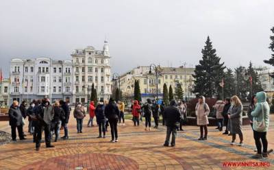 В Виннице родители вышли на протест против "дистанционки" в школах