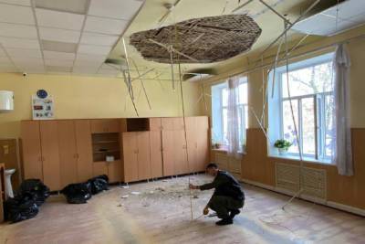СК проведет проверку после обрушения потолка в школе Армавира