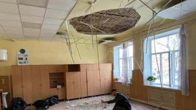 Потолок рухнул на второклассников в армавирской школе