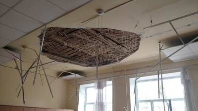 В одной из школ Армавира потолок обрушился на детей