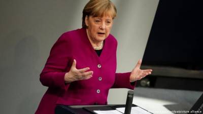 Меркель не ответила, считает ли Путина убийцей, однако говорит, что критикует его лично