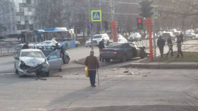 В Кемерове после ДТП авто вылетело на тротуар