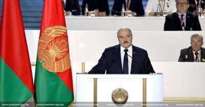Лукашенко заявил, что "очень хотел бы, чтобы Украина была нашей и три братских народа были вместе"