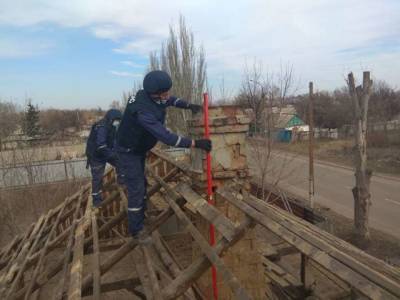 На Донетчине спасатели проводят восстановительные работы домов