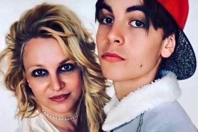 В сети обсуждают редкое фото Бритни Спирс с 15-летним сыном Шоном: "Новый краш"