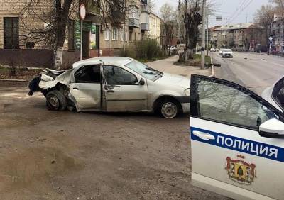 В центре Рязани водитель сбежал с места ДТП, бросив в машине 16-летнюю пострадавшую