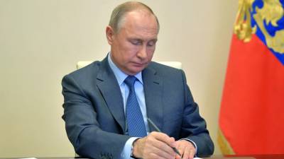 Владимир Путин - Владимир Булавин - Путин подписал закон о полномочиях кабмина в таможенном регулировании - russian.rt.com
