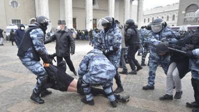Россияне назвали действия полиции и судов из-за протестов главным источником своих страхов
