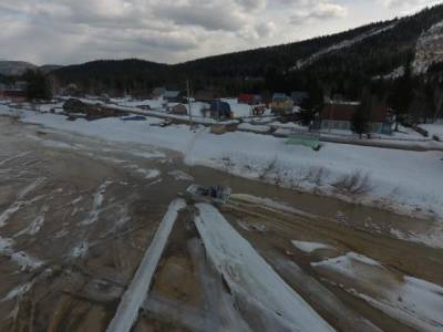 В Кузбассе с помощью аэробота ликвидировали ледовый затор на реке