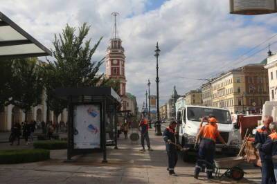 Петербургские чиновники снова попытаются озеленить Гостиный двор
