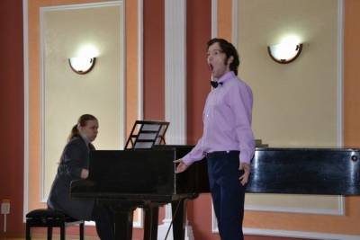 Солист Большого театра Михаил Казаков дал мастер-класс астраханским студентам