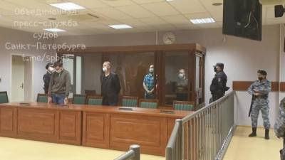 Виновным в вооруженном нападении на салоны сотовой связи дали по 11 лет - piter.tv - Санкт-Петербург