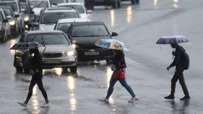 Автоэксперт рассказал о правилах безопасного вождения во время дождя