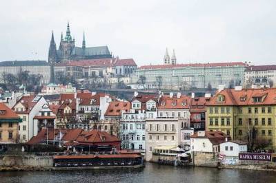Вице-премьер Чехии допустил высылку из Праги всех российских дипломатов