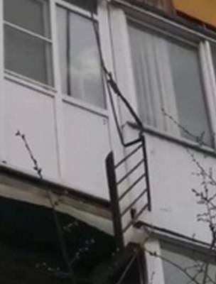Балкон рухнул с четвертого этажа жилого дома в Дзержинске