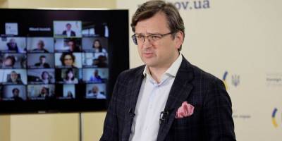Кулеба заявил о стягивании 120 тысяч российских военных к границам Украины