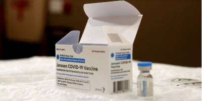 В Евросоюзе выявили связь вакцины J&J со случаями тромбозов
