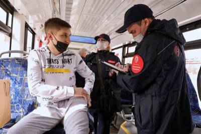 В столичном транспорте сохранили усиленный контроль наличия масок у пассажиров